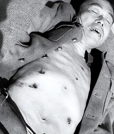 1949年，邱清泉被击毙，据参谋长李汉萍回忆：他被击毙前就已经疯掉了，为了逃避现