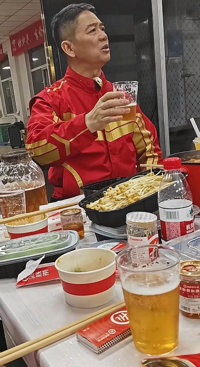 [话筒]浙商宏观预言：京东集团刘强东会把胖东来开遍万达广场。同时万达广场会改名京