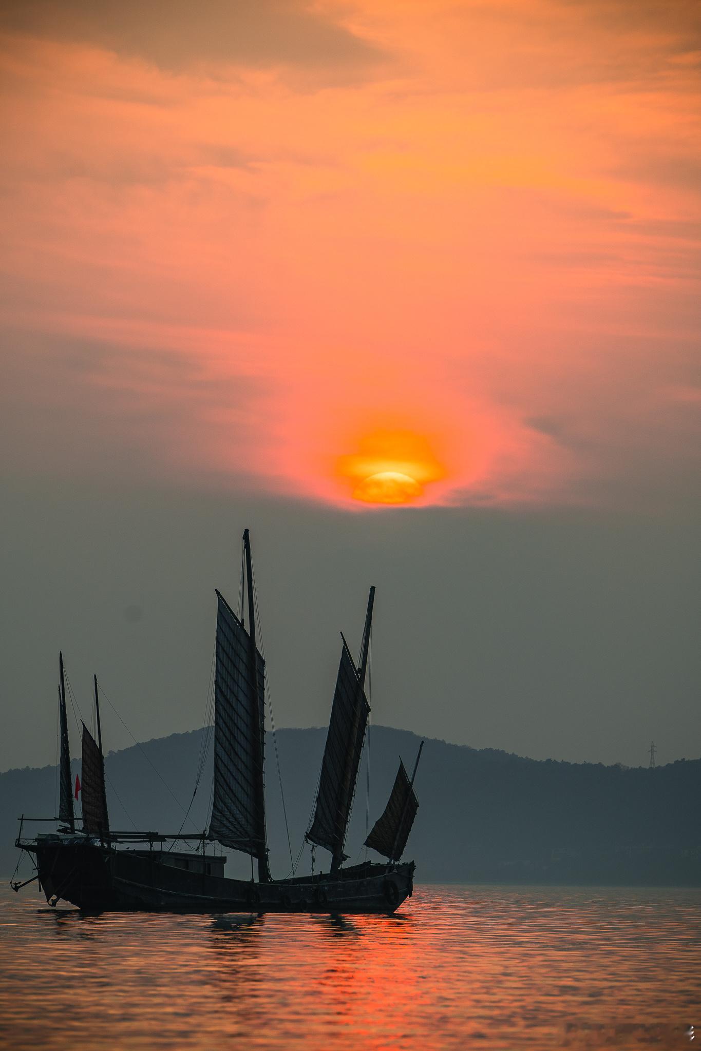 无锡太湖鼋头渚，孤帆远影。晚安。 