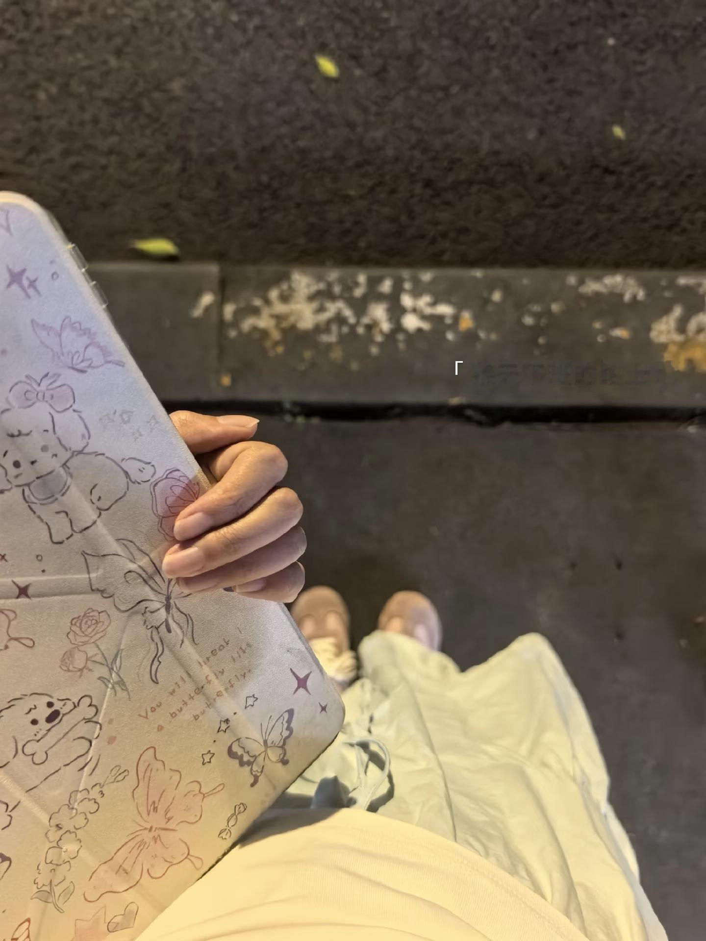 plog｜“谁不是一边热爱生活，一边不太想活” 
