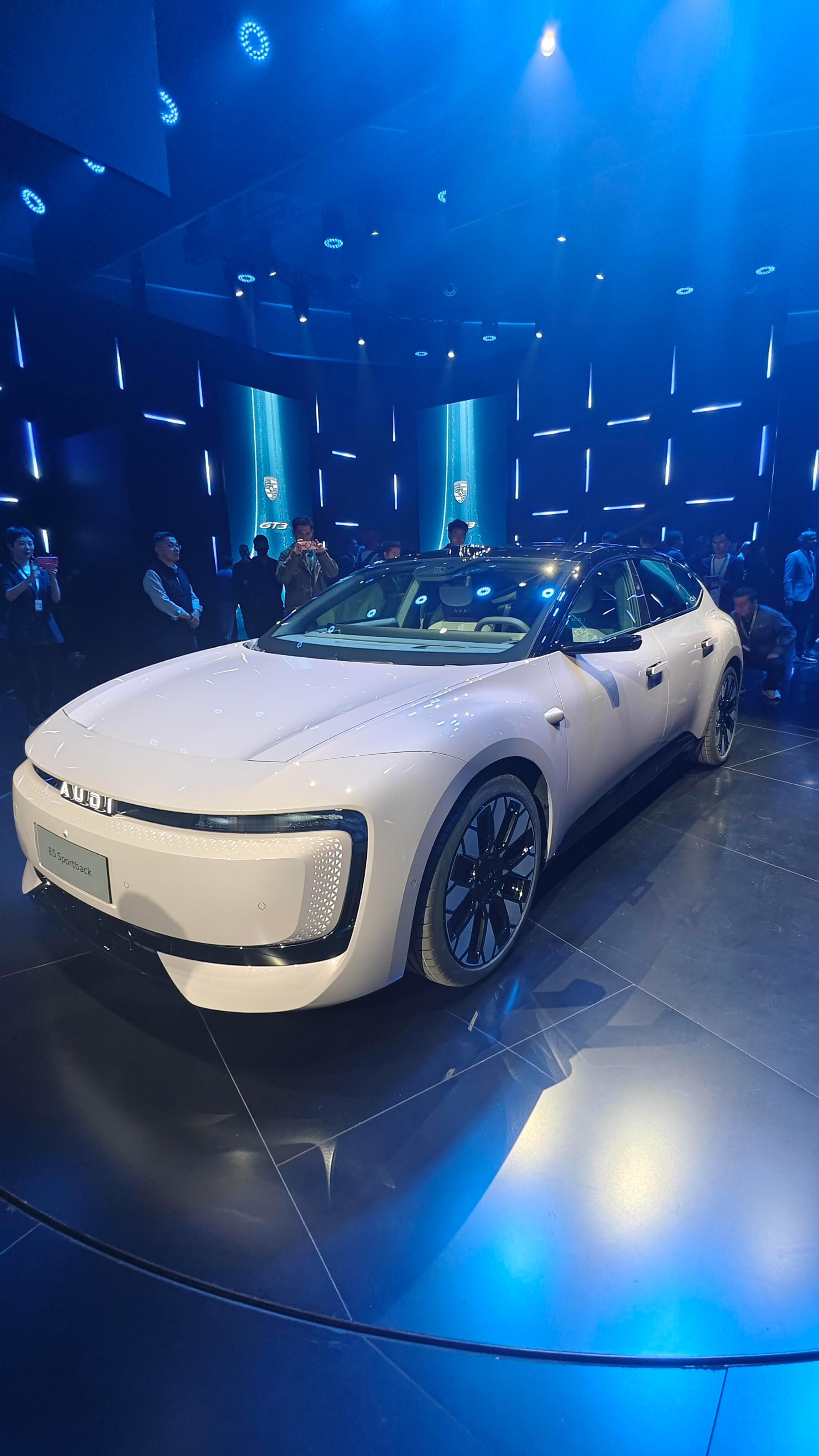 这就是字母标AUDI的新车奥迪正式亮相了字母标AUDI的首款车型AUDI E5 