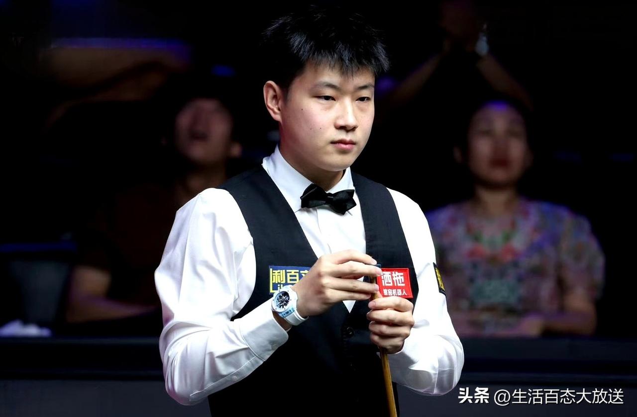 斯诺克爆冷一夜，16强全部落位，赵心童被绝杀，八强赛对阵如下

1，吴宜泽（中国