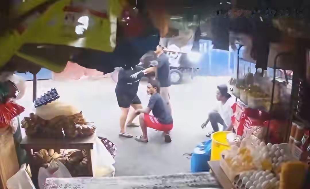 情况变了，8.2级大地震横扫菲律宾！中国只报灾情不提援助
 
今天早上七点半刚过