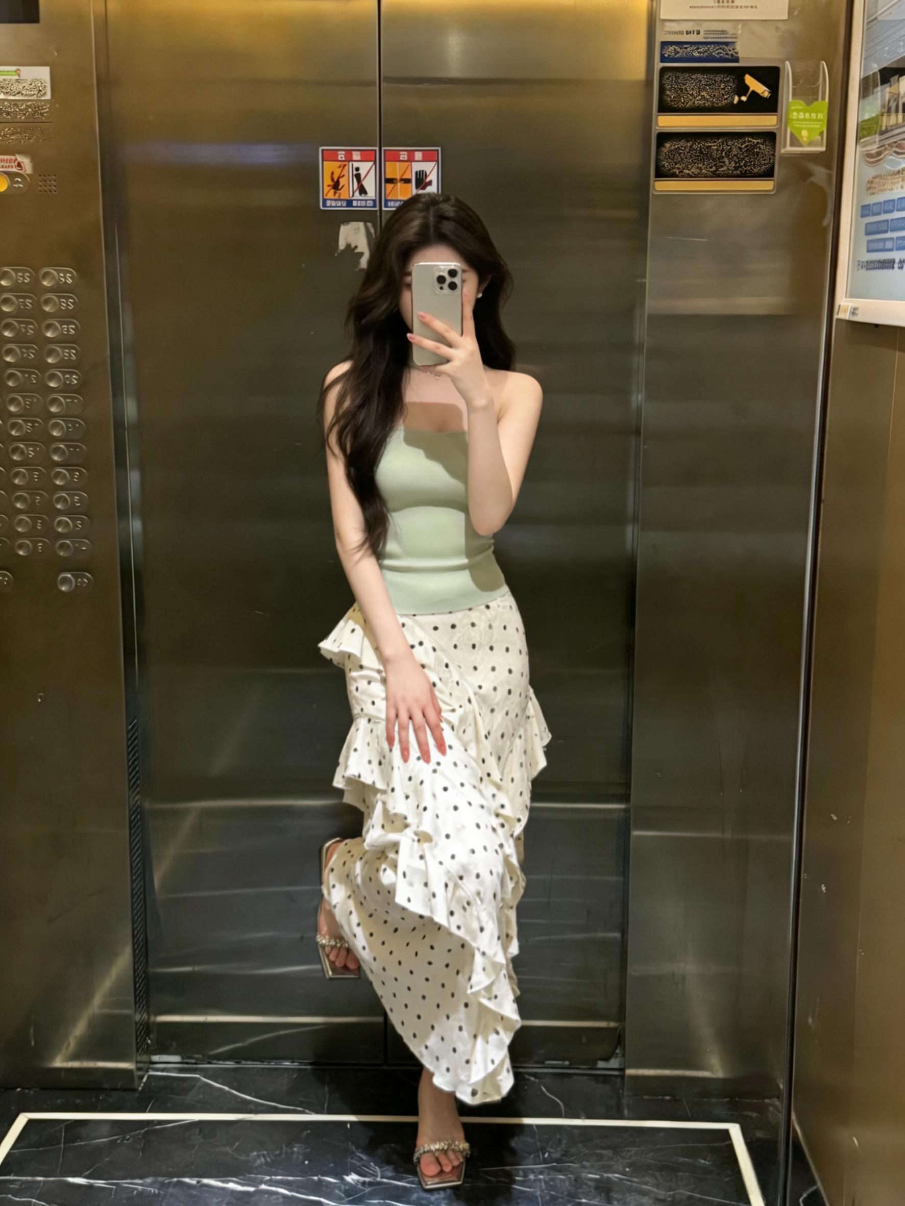 宝宝这张卡你拿着 密码是六个零余额也是。