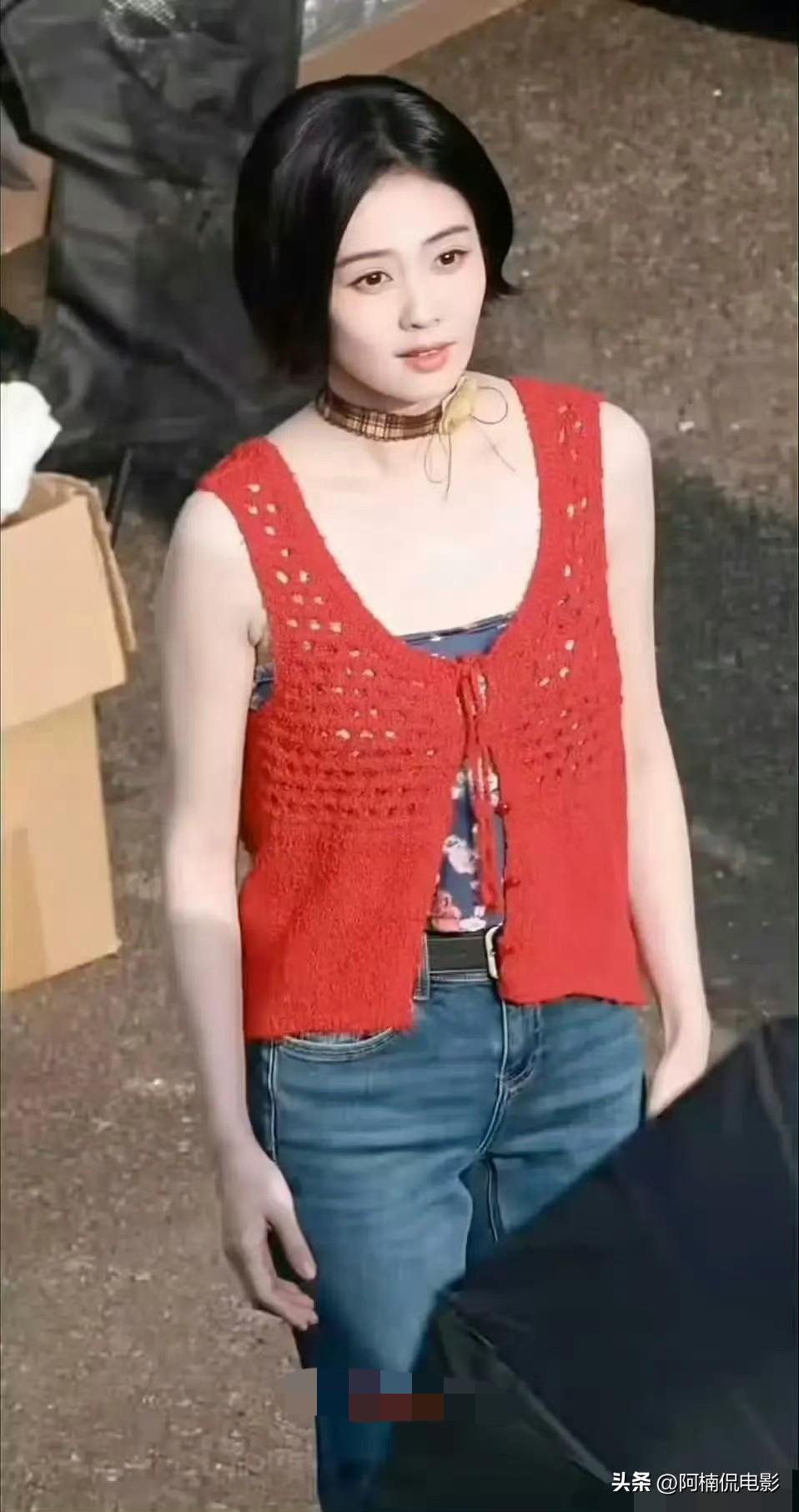 白鹿与孟子义五官长相没什么太大差别，都是娱乐圈美女，面部轮廓差距微乎其微，二人最