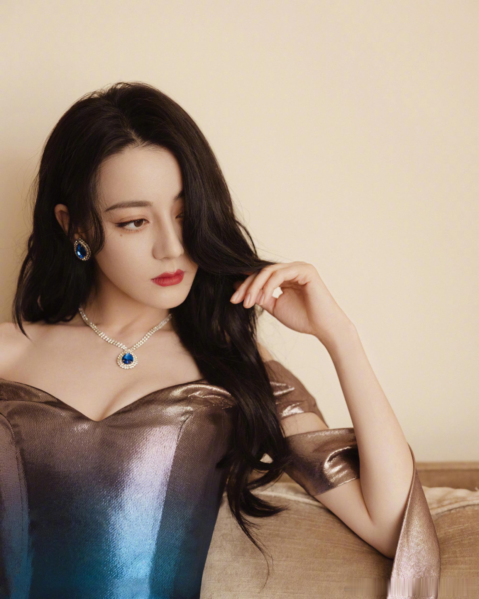 迪丽热巴蓝色礼服[微风] ​​​