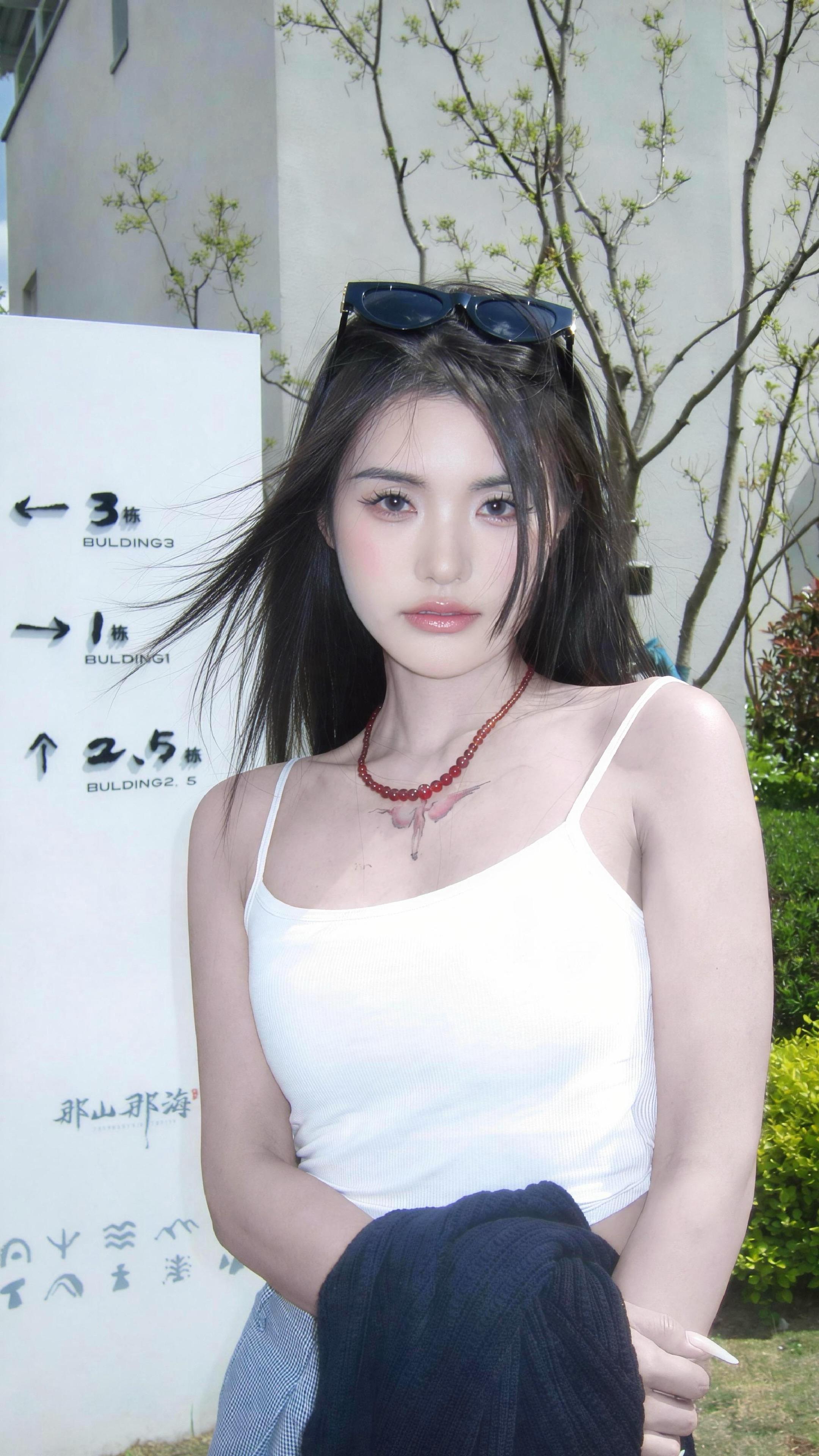 发照片不是为了博取关注 实际上是喜欢伴着音乐欣赏自己