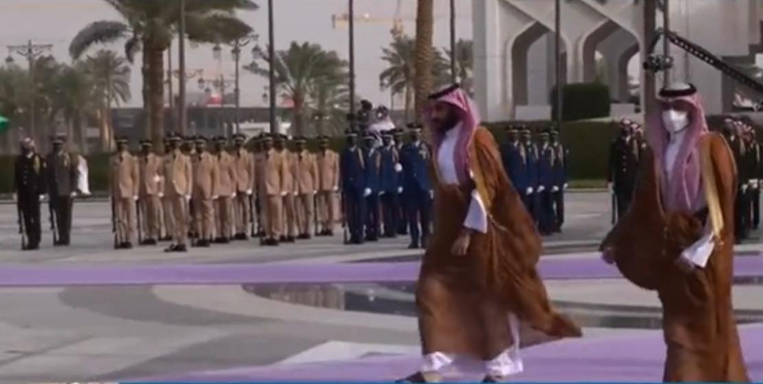 《也门局势急转：沙特强硬空袭，警告南方过渡委员会“要么撤，要么打”》

    