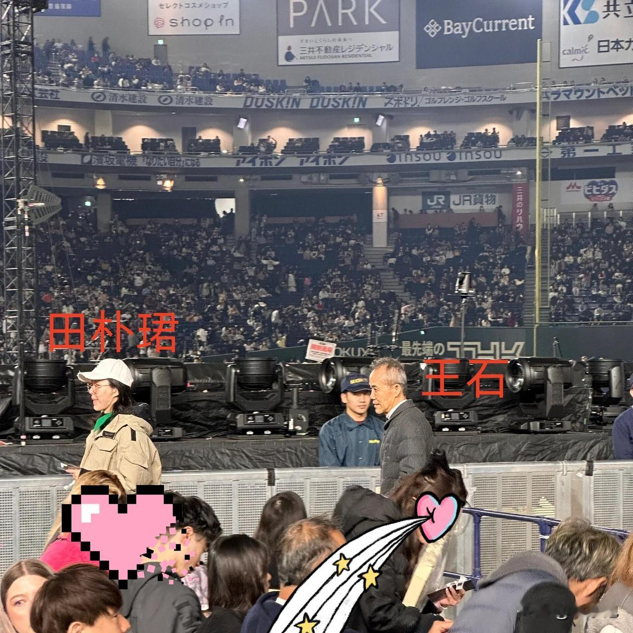 王石的生活，被老婆安排得明明白白的，异常丰富又精彩。
王石和老婆田朴珺惊喜出现在