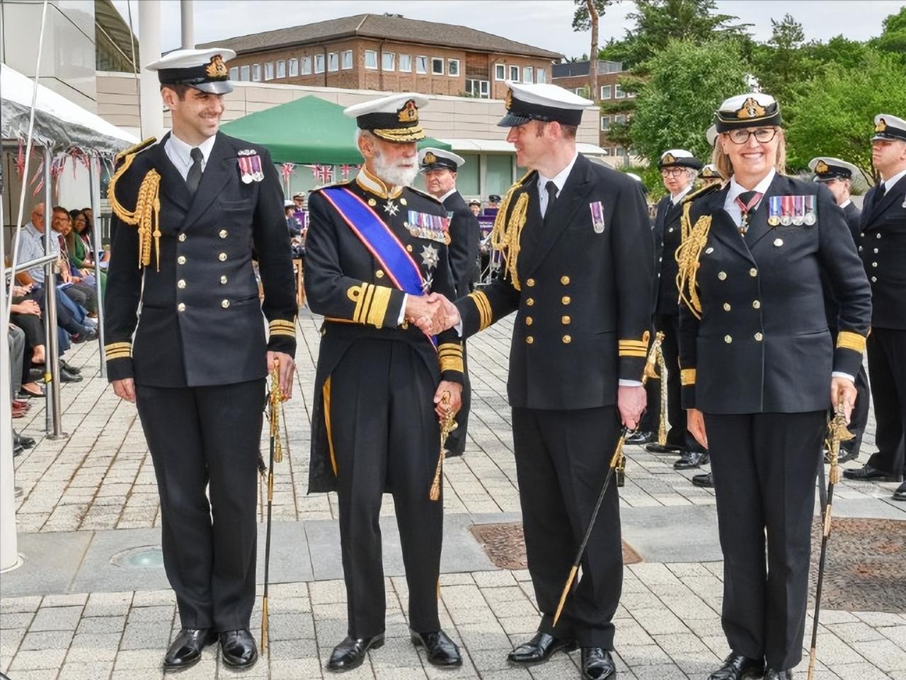 查尔斯国王的“竞争对手”！6月17日，肯特王子迈克尔在英国皇家海军野火号的仪式上