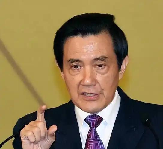 马英九：不统、不独、不武的顽固派！前几天，马英九带领代表团在解放军巡航期间，毫不