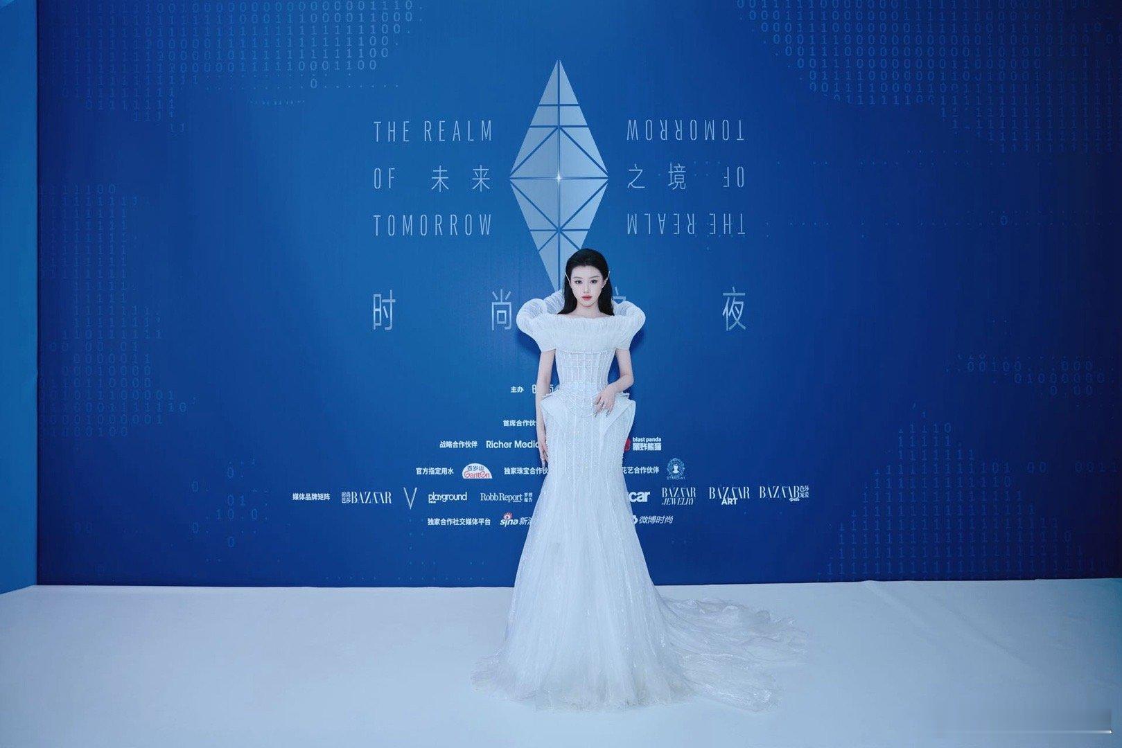 王鹤润工作室 姐那是回自己家王鹤润方否认回王青家 开局模糊视频，后续全凭想象编故