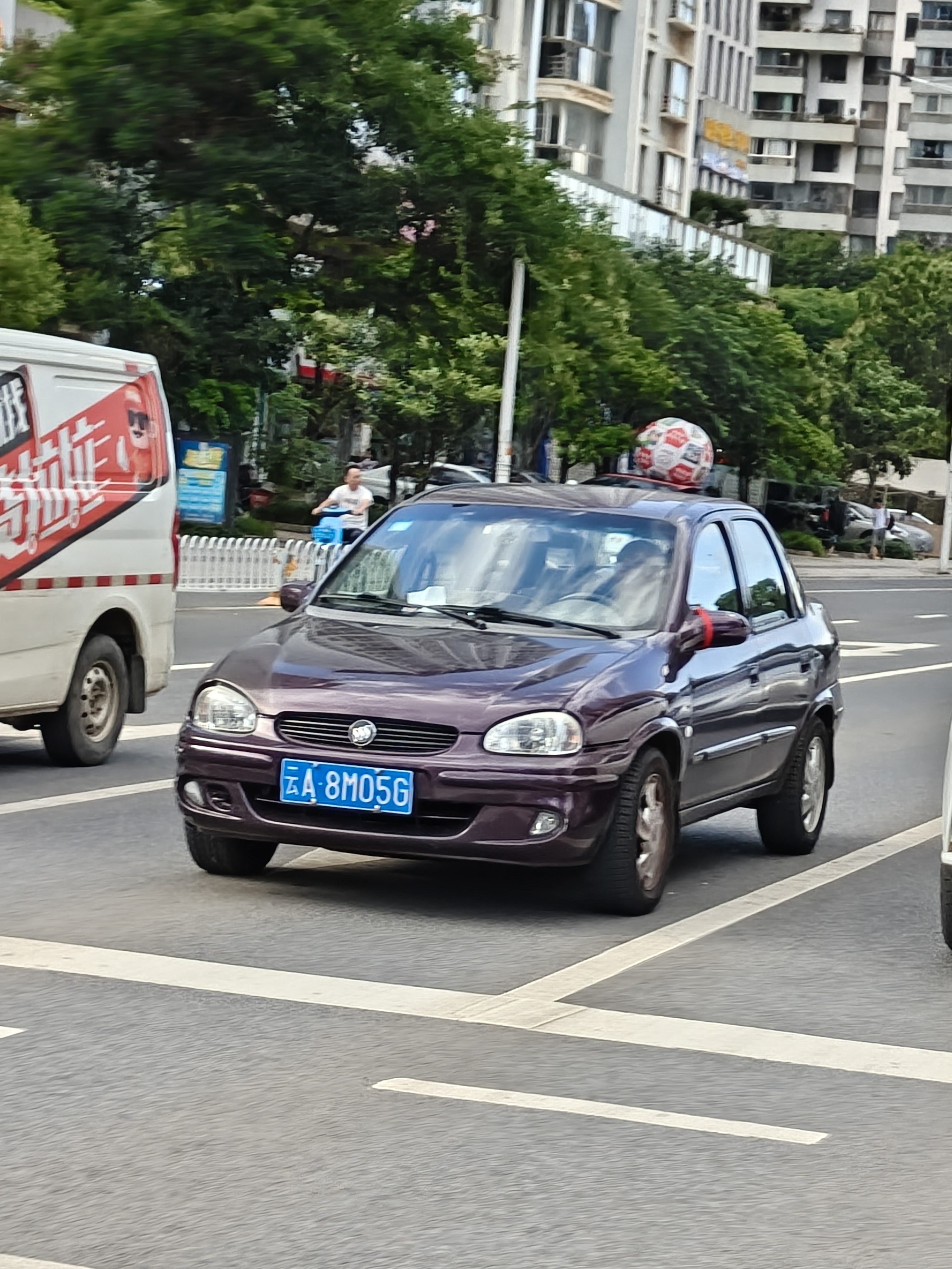 这个颜色的别克赛欧没见过啊，马自达CX50真的好看，但以今天的标准看，开着坐着实