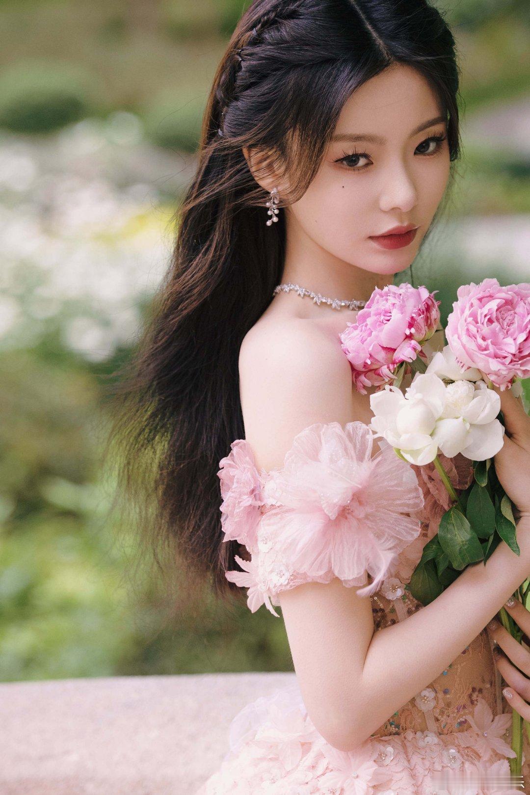 #硬糖少女303##陈卓璇# 今日份糖妹新鲜物料陈卓璇中国网络文学影响力榜工作室