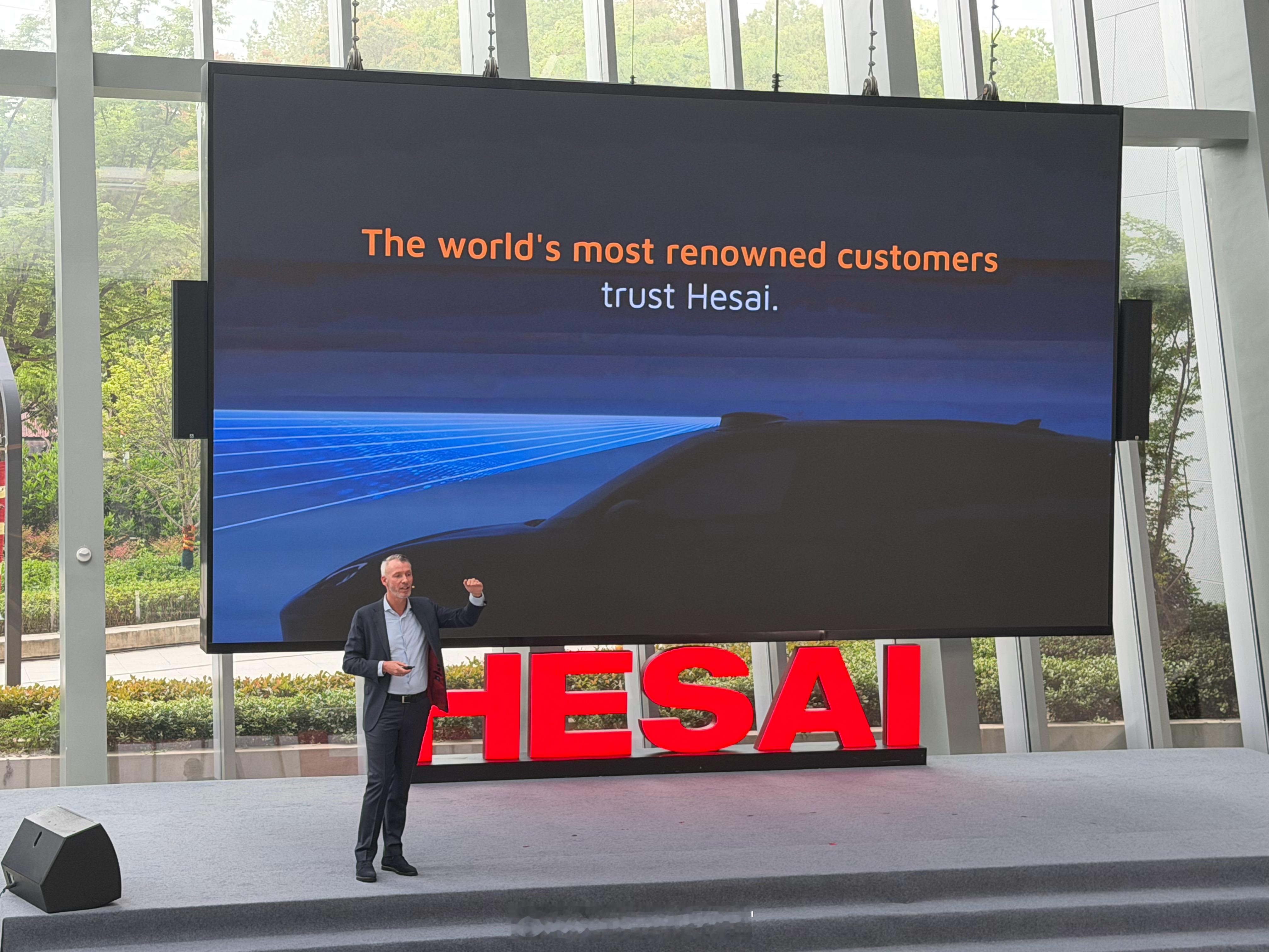 禾赛国际业务负责人 Bob 登台。这也是禾赛难得地去讲它的海外征程。其中，与英伟