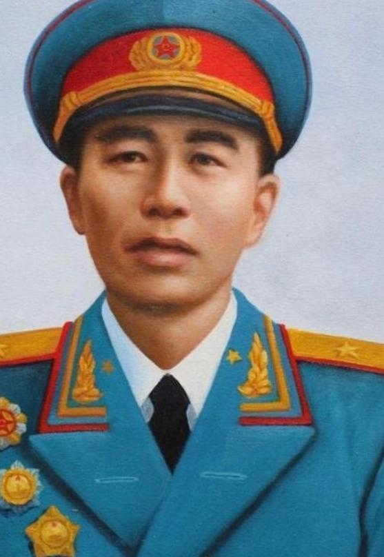 1970年，开国少将贺健去军营看望儿子时，却被哨兵拦在门口，贺健没有为难哨兵，而