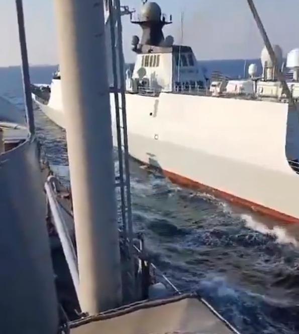 菲律宾出动坦克登陆舰，抵达中业岛补给物资，054A舰这次丝毫不忍了！
3月25日