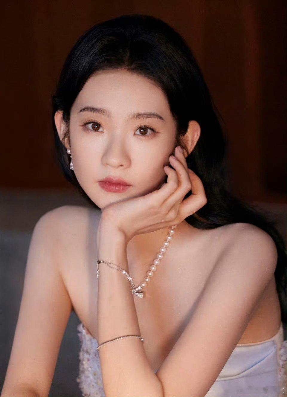 谁还没被这个张艺凡狠狠爽到，第一次当电影女主就成了热议女性角色里唯一的00后 