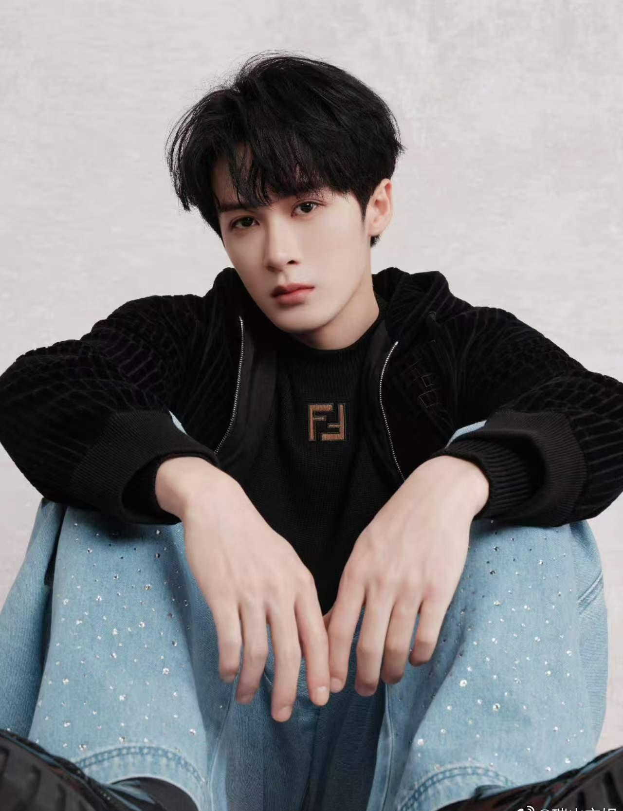 檀健次FENDI海报檀健次fendi风格叙事檀健次fendi风格叙事，哇塞，[期