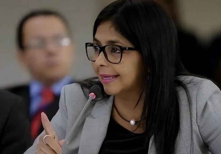 现在终于明白委内瑞拉代总统罗德里格斯的“真实面目”了，她配合美国，只是委曲求全！