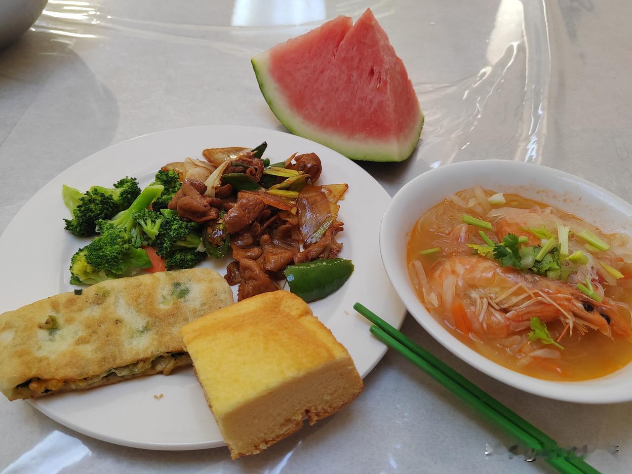 澳洲的伙食上来了，感觉还不错，挑选了几样，称了一下重量，只多不少，可以说供货商很