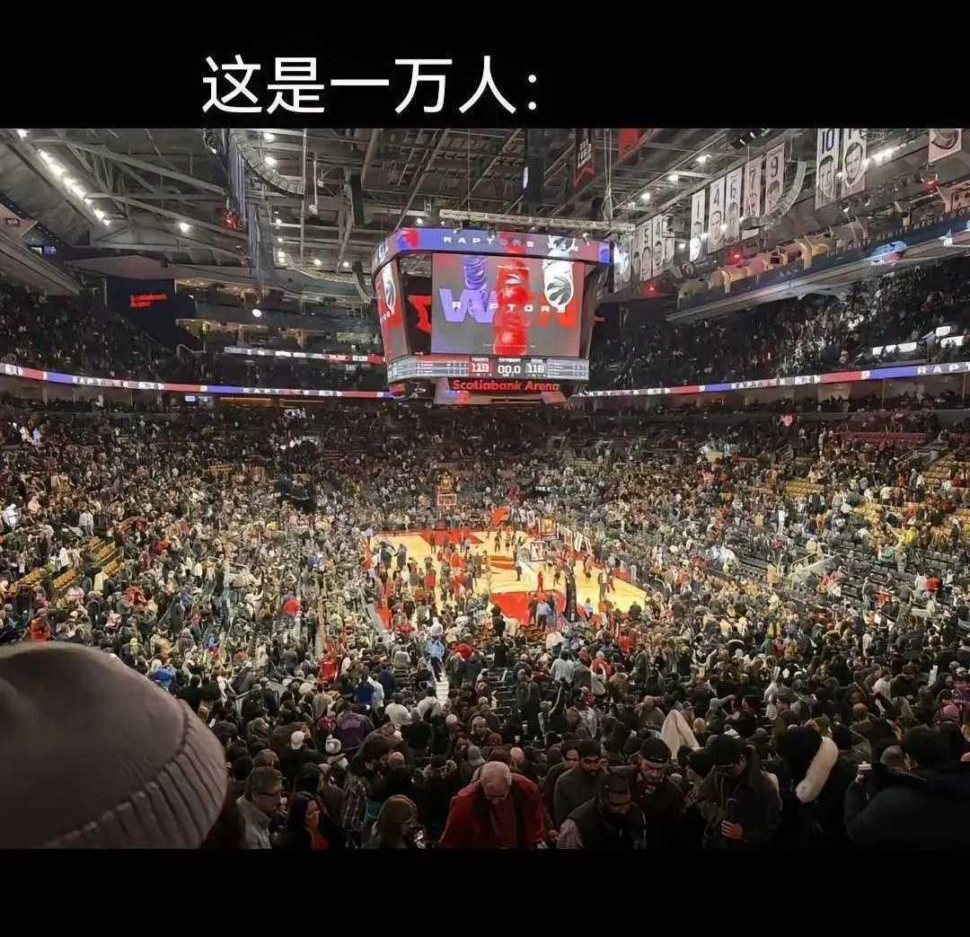 对一万人没有概念的，可以看看这个球场 ​​​