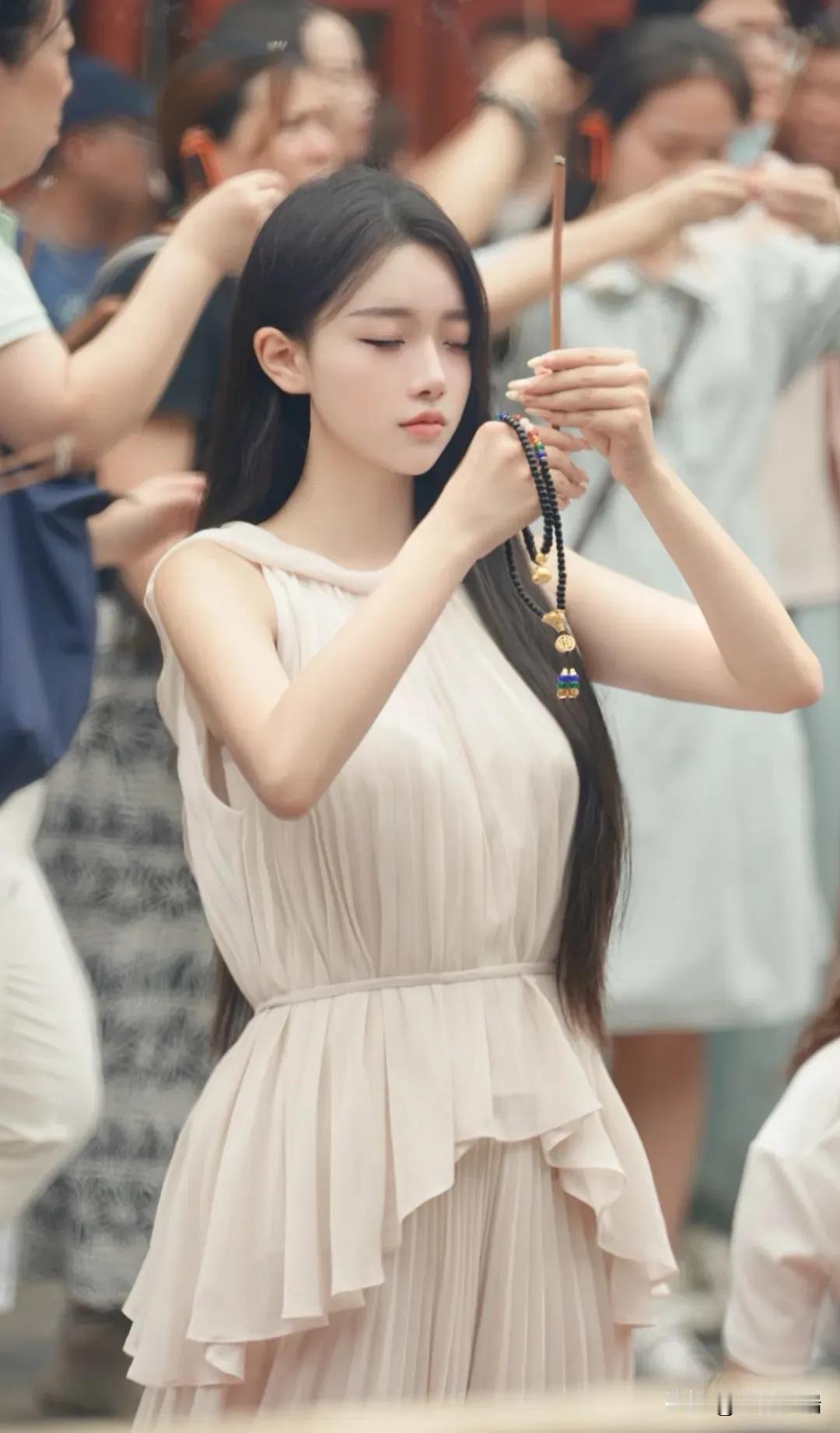 上香的都是这样的女施主，你让老衲如何不犯错
寺庙女孩