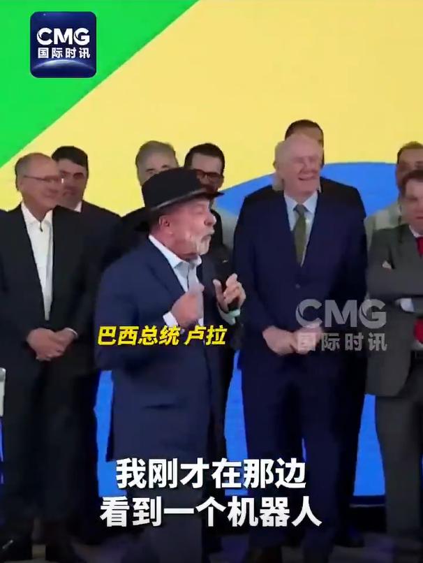 去时"浩浩荡荡"，回来包机只剩一个人，卢拉这回把巴西队骂得抬不起头。
当地时间1