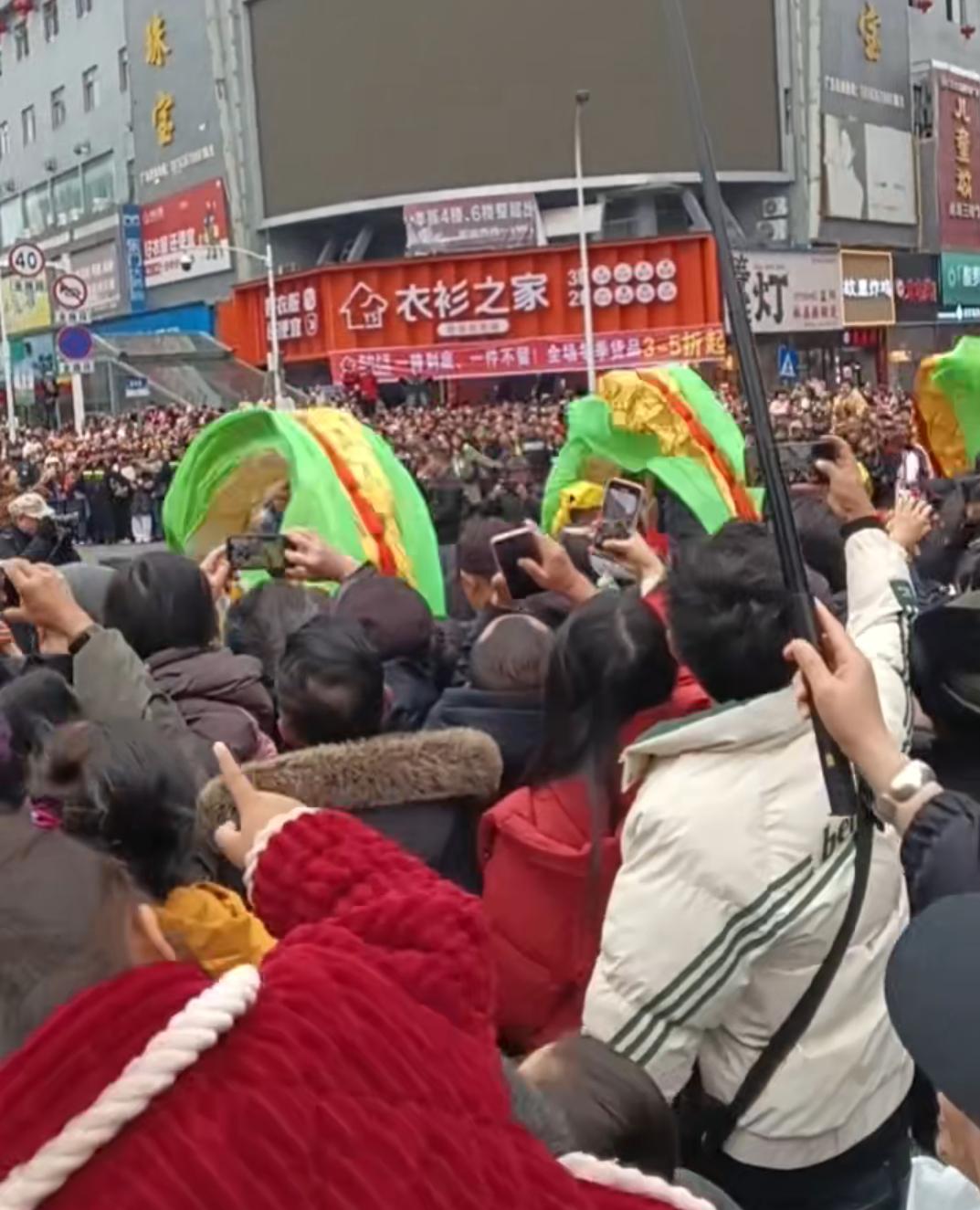 张家界元宵：刻在骨子里的狂欢，过完这一天，年才算真正落幕
 
张家界人的元宵节，
