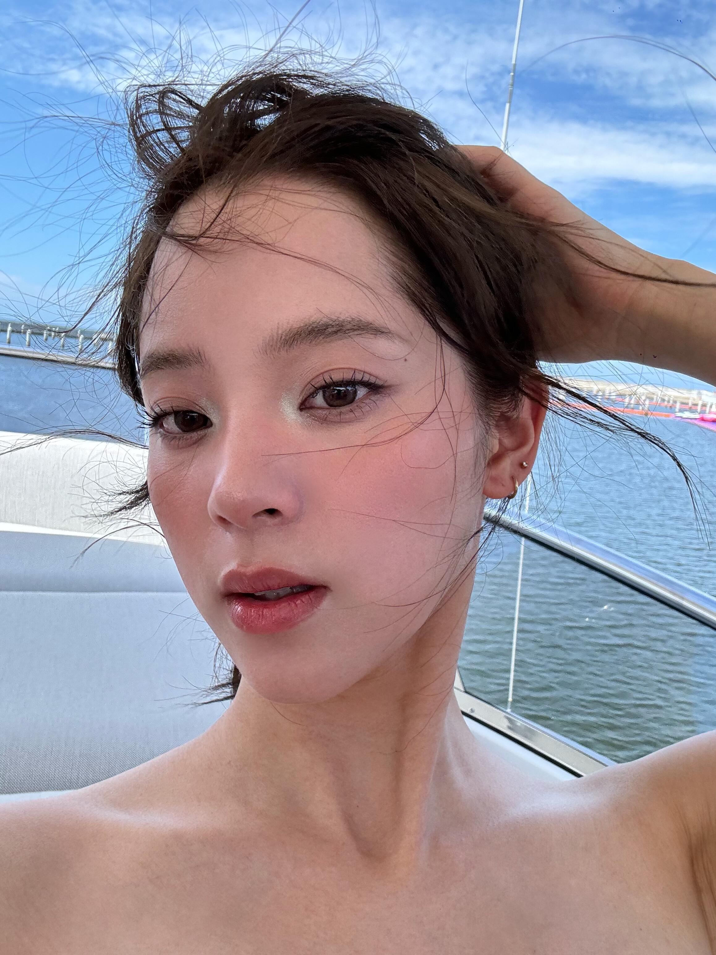 欧阳娜娜的海边日记，VOGUE镜头下的娜娜公主🐚 ​​​