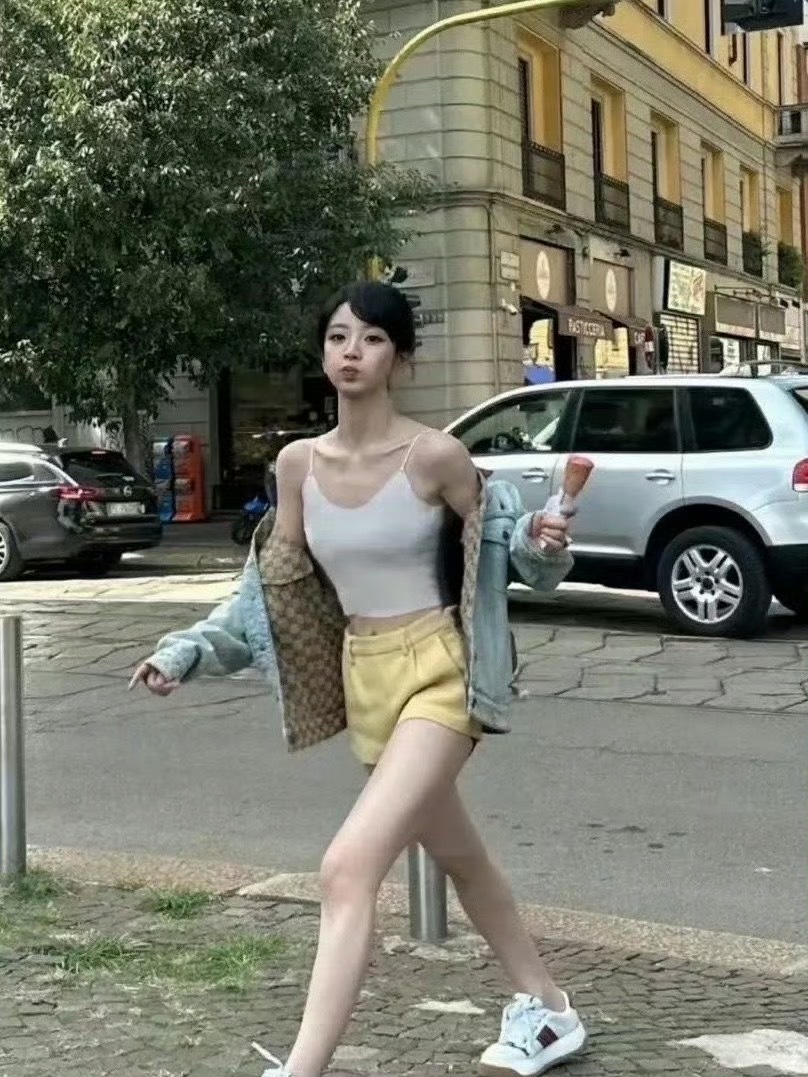 被田曦薇的娃娃脸给骗了，原来她这么高 ！ 