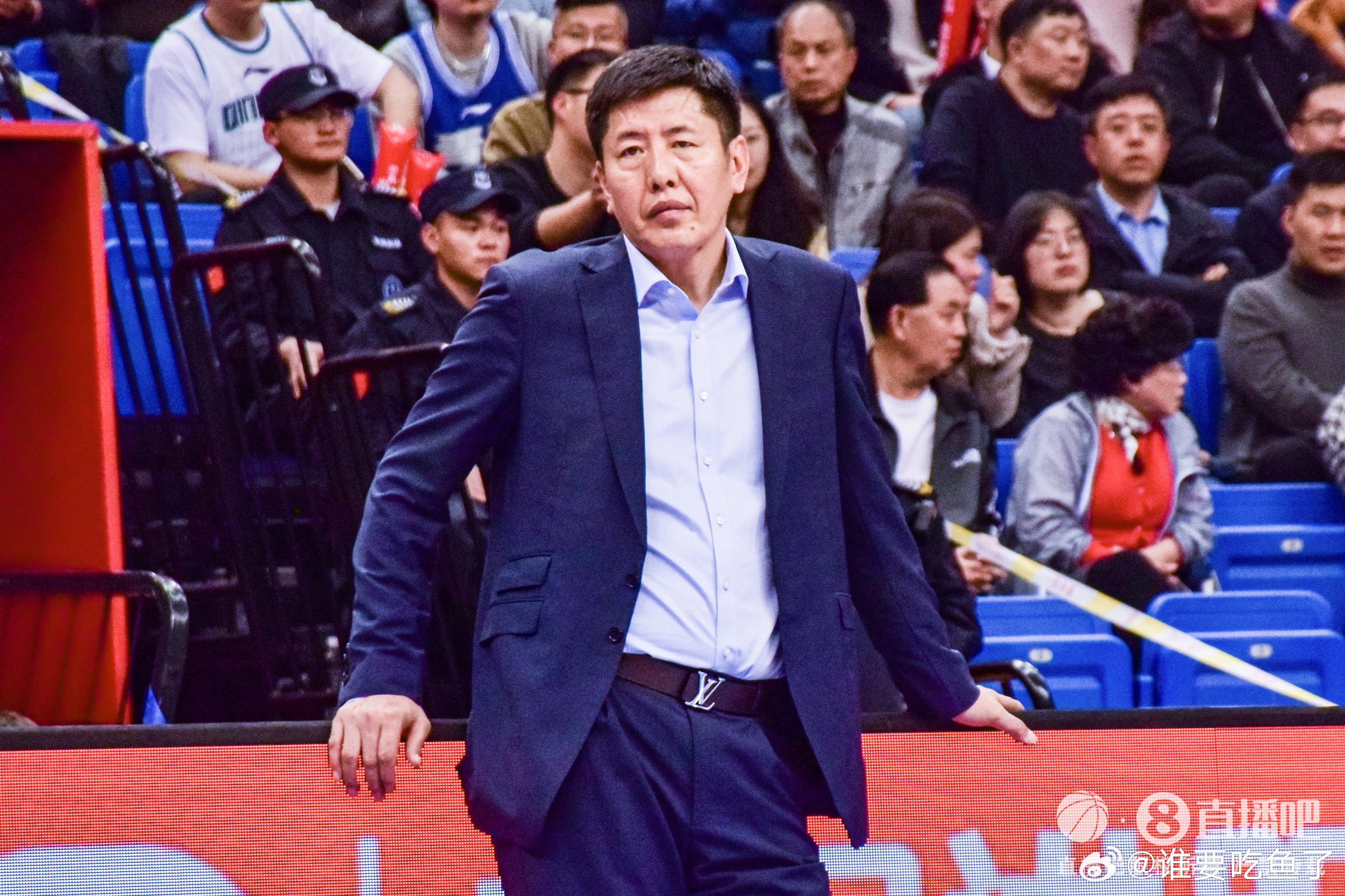 直播吧消息，今日浙江男篮官方官宣，球队主教练丁伟因个人原因辞职，俱乐部对其执教付