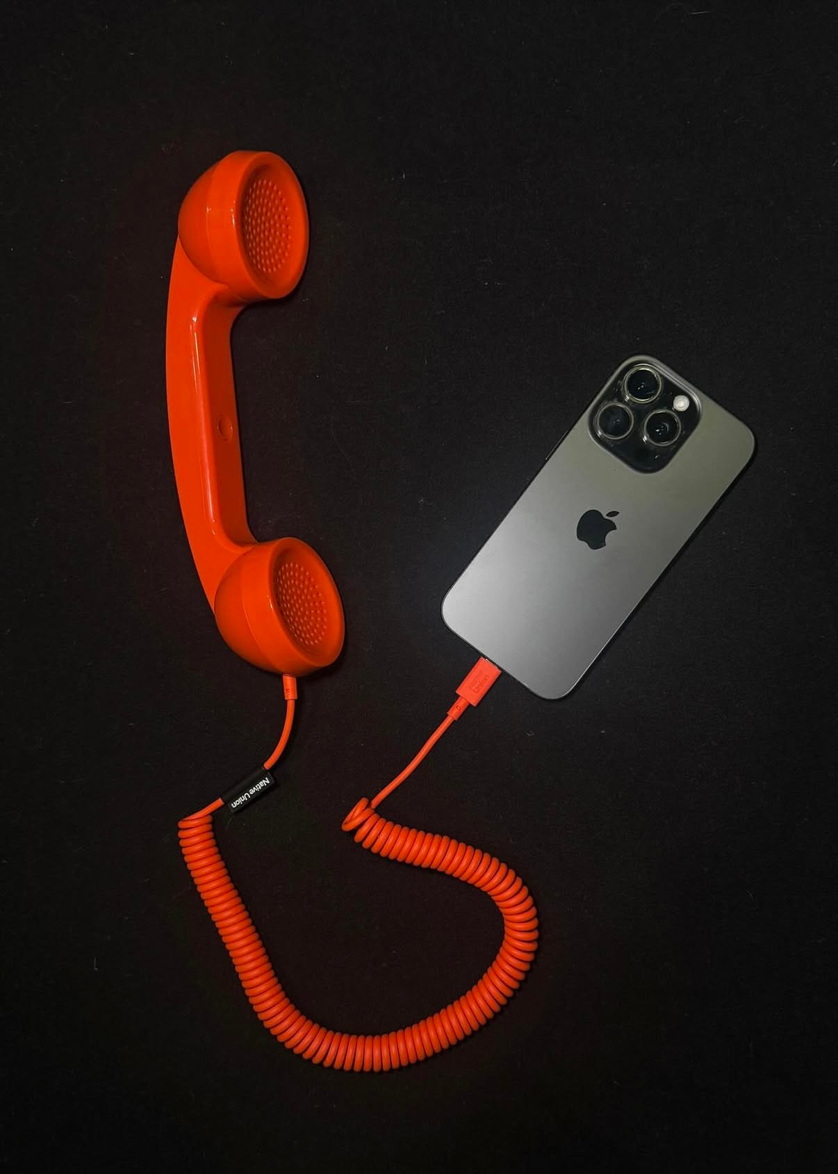 刚在网上看到这个小东西，这不一夜回到千禧年……成功解决了现在智能手机便捷通话的功