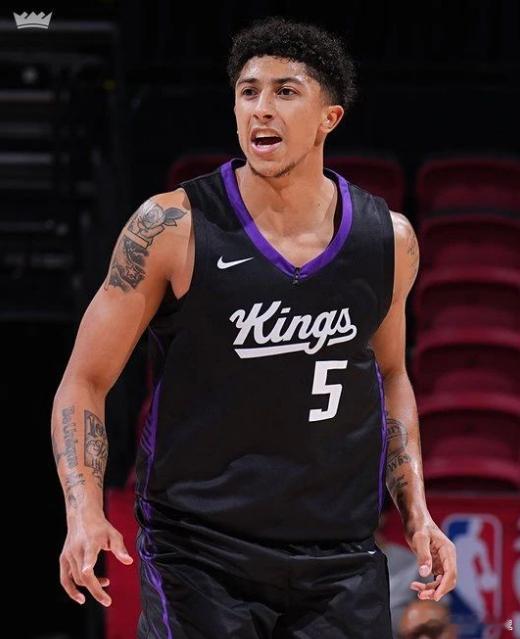 NBA  20日夏季联赛 黄蜂-国王：争冠之战，国王登上王位？与黄蜂全民皆兵相比