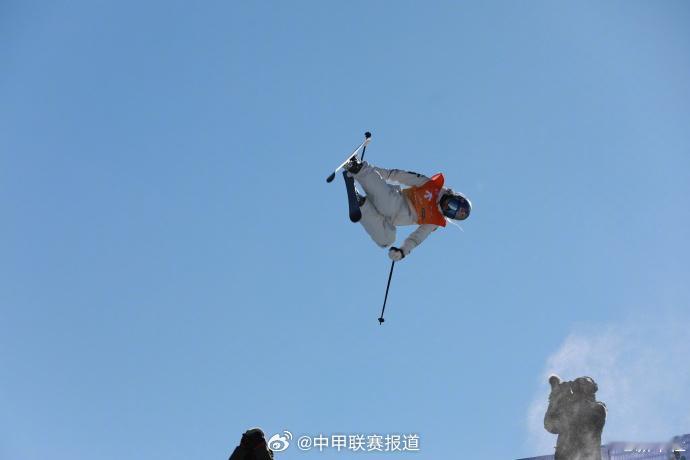 谷爱凌夺冠 虽然首轮摔倒，但不影响夺冠！ 