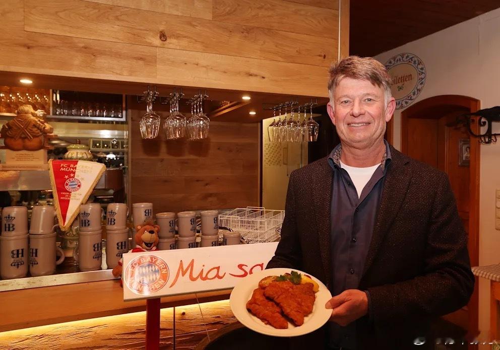 尽管凯恩点球没进错过帽子戏法，但是他还是得到他家附近的酒店餐馆提供的两份炸牛肉排