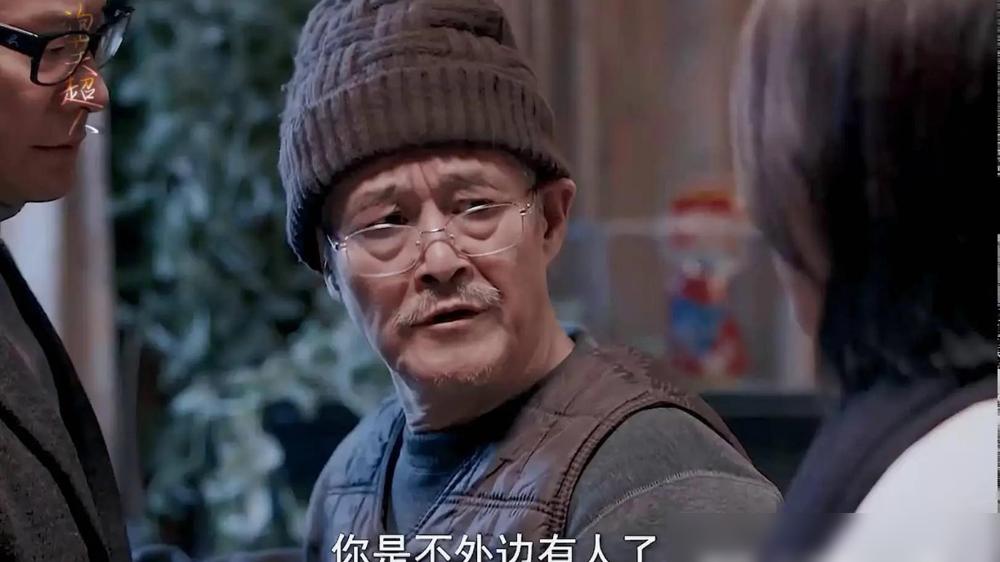 10年前，赵本山给女儿安排的“铁饭碗”，被骂到狗血淋头。
电影里，闫妮演的女儿