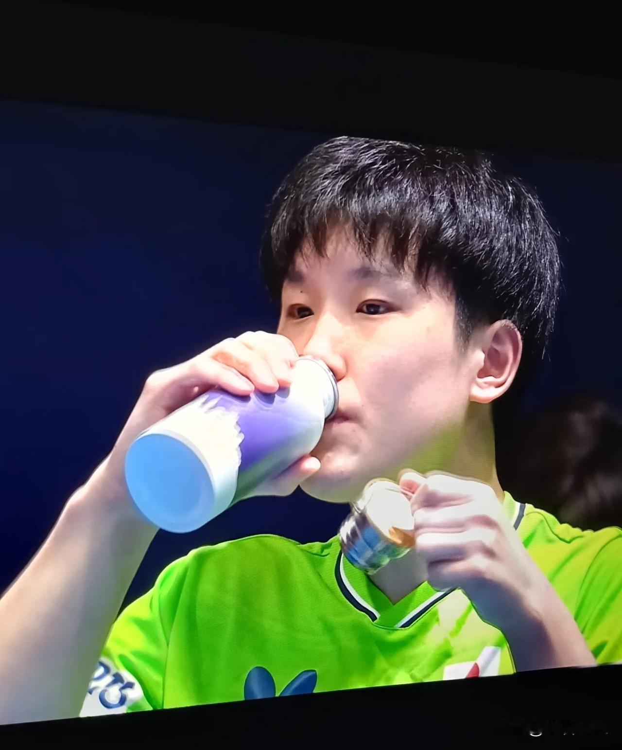 我有一个大胆的猜测，
张本智和这次伦敦世乒赛怕是要"一轮游"了！
不是他技术不行