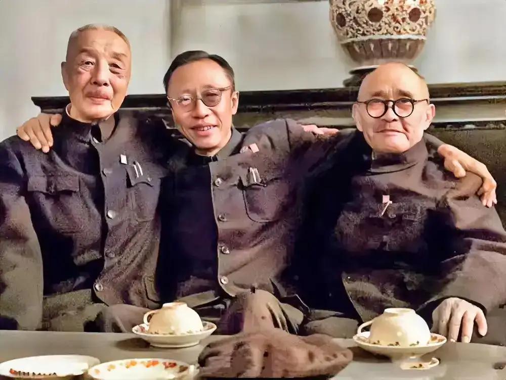 这是1961年，参加纪念辛亥革命50周年座谈会，
     他们是1924年奉冯
