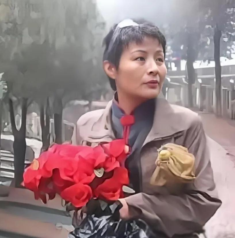 1984年，老山前线，17岁的战士赵勇对18岁的女医务兵谢楠说：“姐，你看能不能