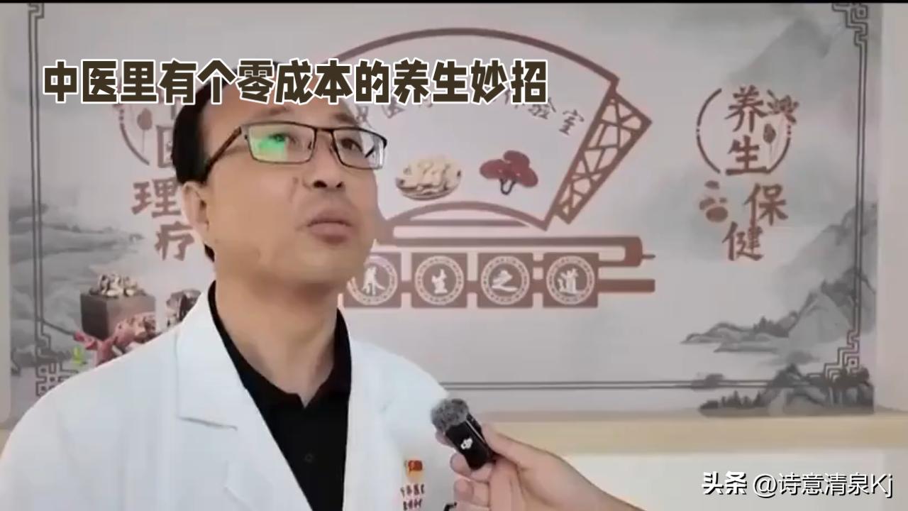 我完全支持中医的传承和发展，甚至举双手赞成中小学开设中医药文化选修课。
现在中医