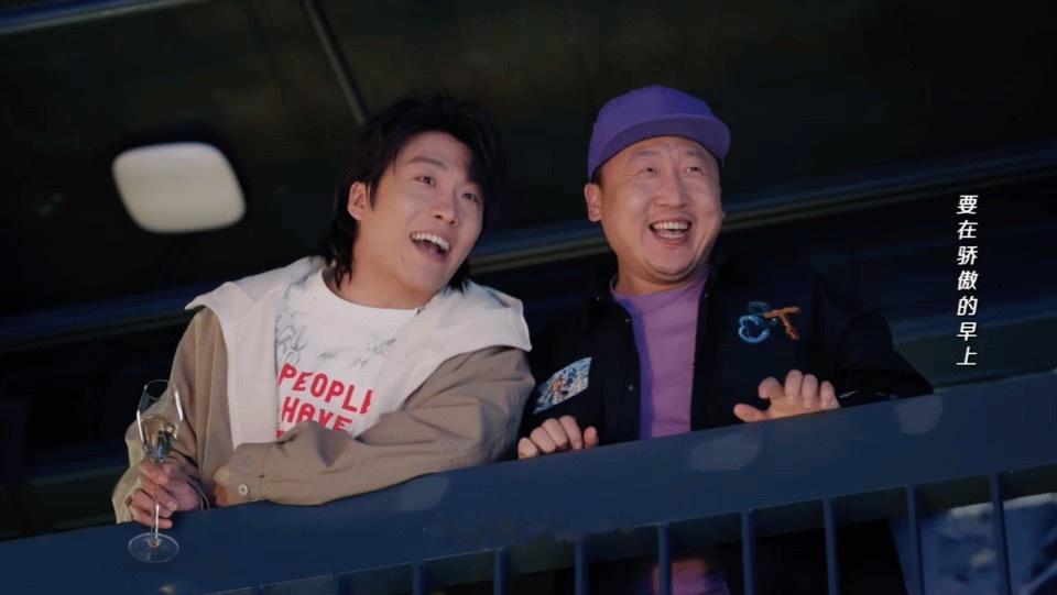 网吧都已经进化到能开live了 裴谦的赔钱计划彻底跑偏，网吧live火到上热搜，