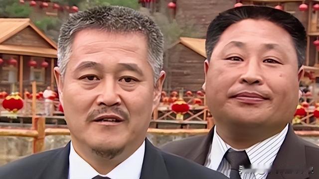 2007年，李正春不幸病逝。赵本山问50个徒弟：“你们大师兄走了，留下孤儿寡母，