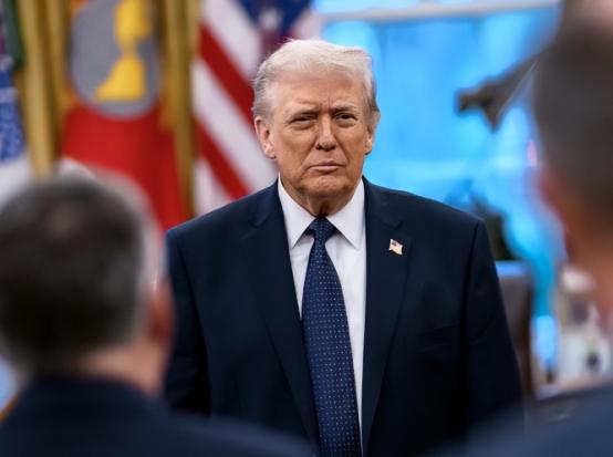 要命了，俄罗斯下场了？
 
令特朗普没想到的是，他猜测俄罗斯亲自下场帮助伊朗了，