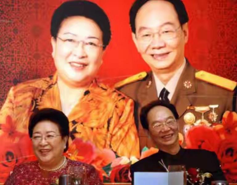 国家一级导演邓在军才华与颜值并存

邓在军，1938年出生于重庆荣昌，今年88岁