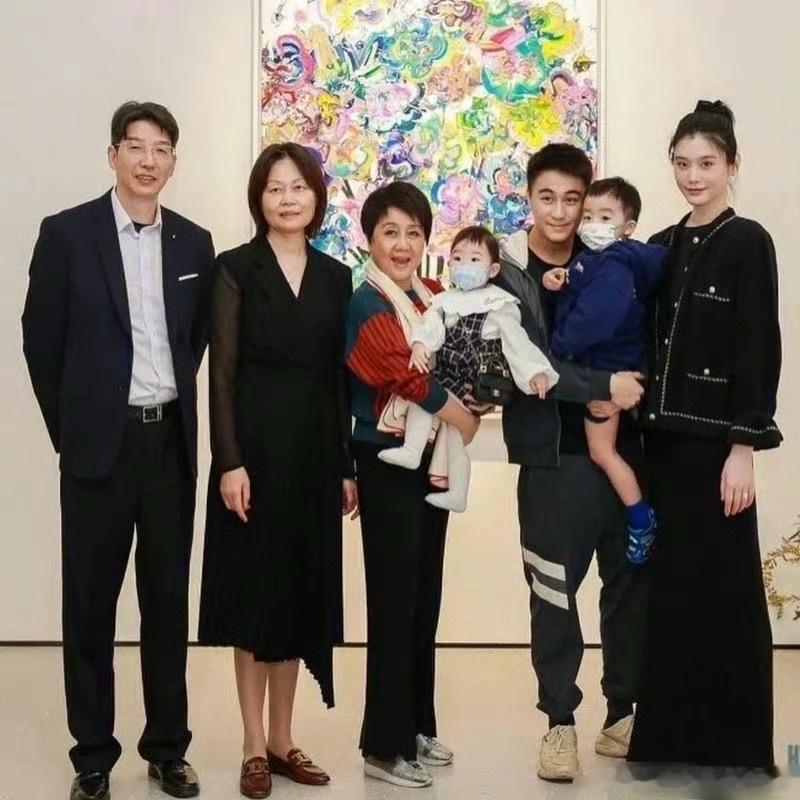 何猷君辟谣私生子传闻澄清得太到位了！尤其是尊重女性、别污名化正常互动，说得太对了
