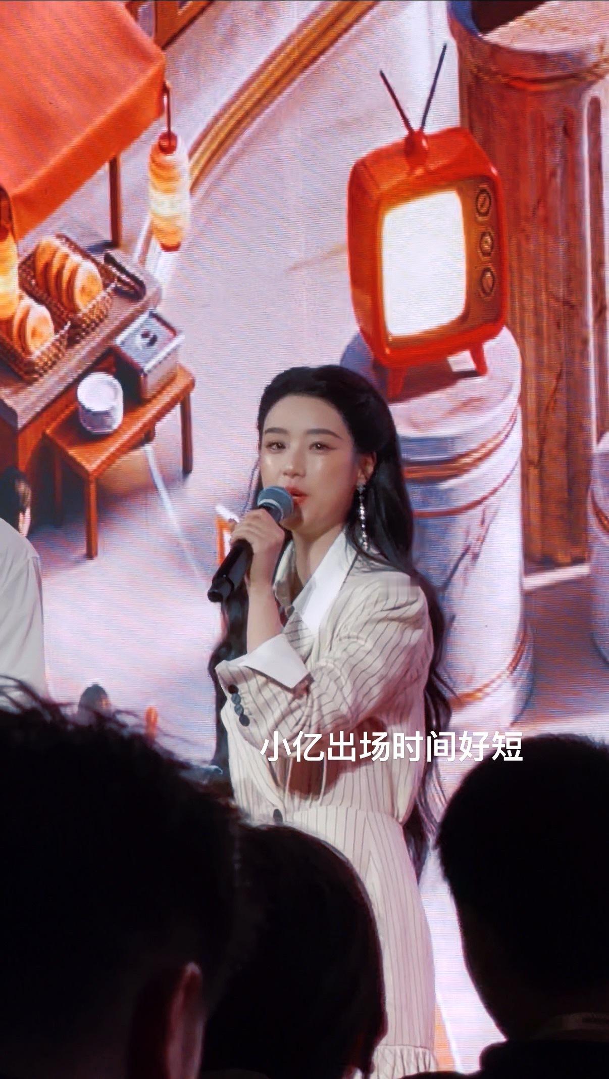 西安一抬头都是明星的感觉太好了 ​​​