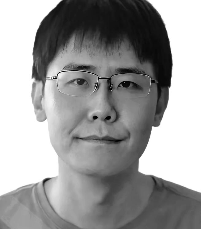 2002年，北京动物园里，清华高材生刘海洋脑子一抽，拿硫酸试熊鼻子灵不灵，五只熊