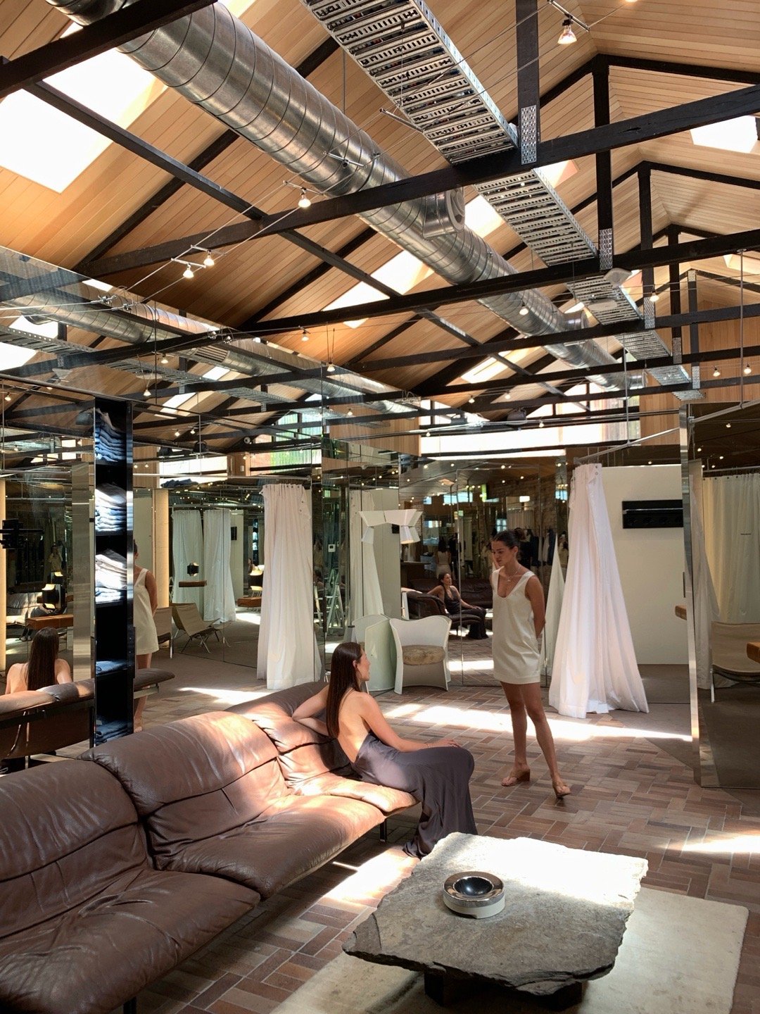 怎么能这么美……两个人穿简约的都这么好看 