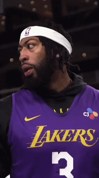 浓眉半场9分10篮板2助攻2抢断4封盖  安东尼戴维斯[超话]  